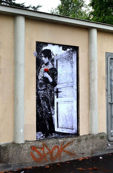 street-art-in-paris-by-levalet-10