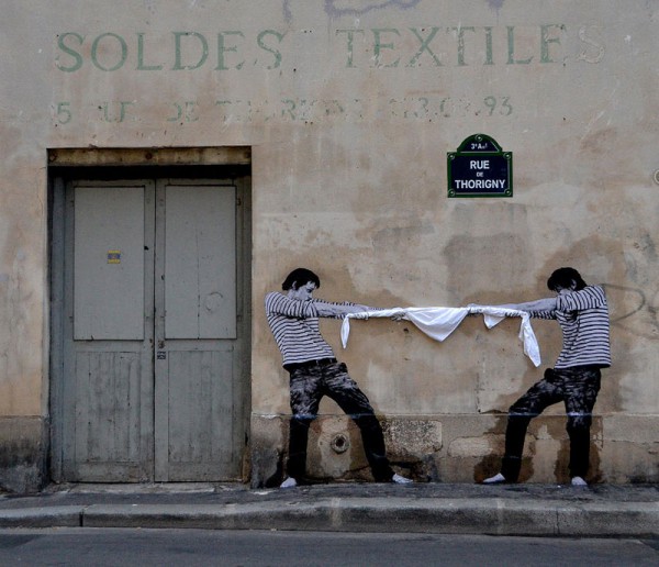 street-art-in-paris-by-levalet-18