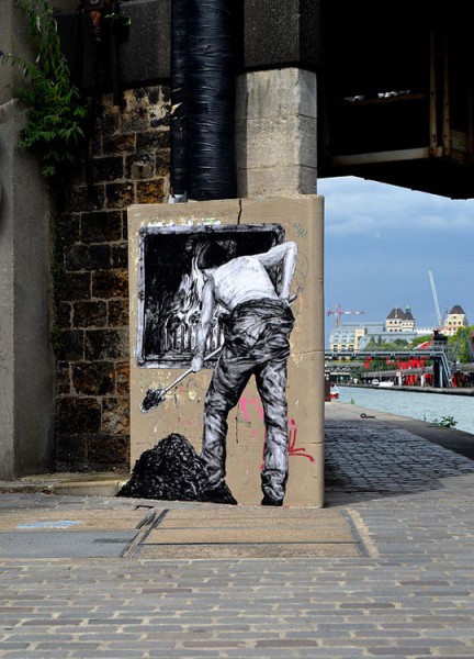 street-art-in-paris-by-levalet-21