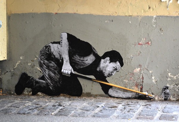 street-art-in-paris-by-levalet-23