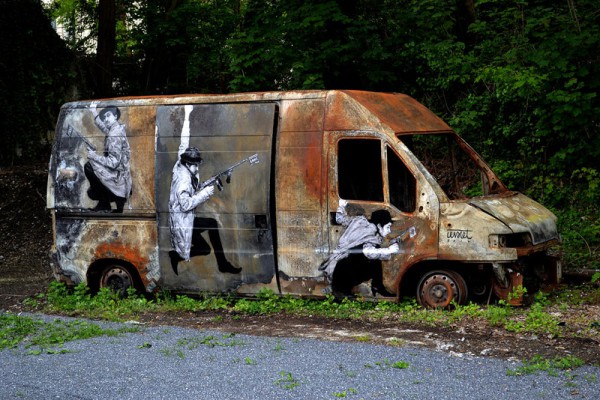 street-art-in-paris-by-levalet-3