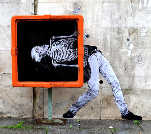 street-art-in-paris-by-levalet-8