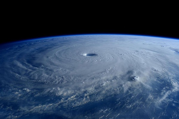 astronauts-capture-terrifying-photos-of-super-typhoon-maysak-from-space-2