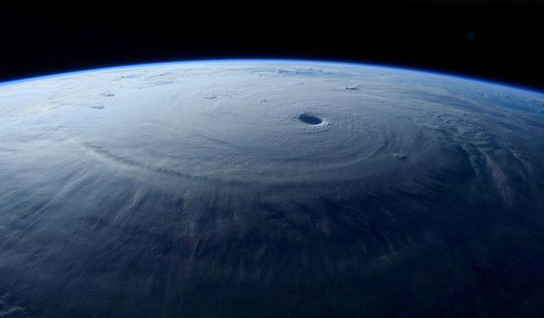 astronauts-capture-terrifying-photos-of-super-typhoon-maysak-from-space-3