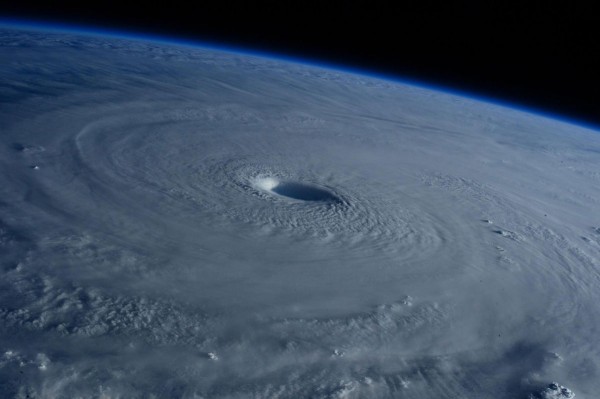 astronauts-capture-terrifying-photos-of-super-typhoon-maysak-from-space-5