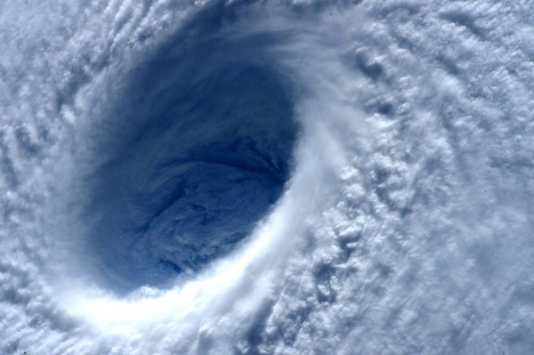 astronauts-capture-terrifying-photos-of-super-typhoon-maysak-from-space-8