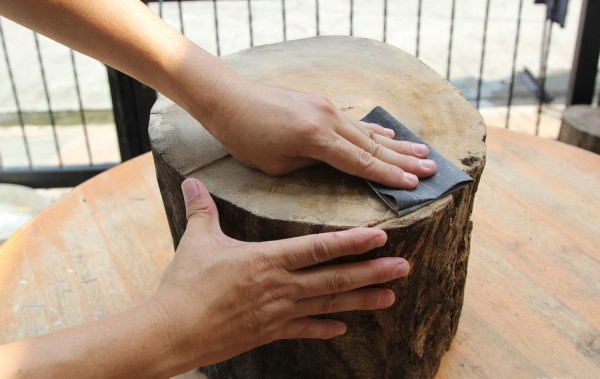 900px-Create-Glow-in-the-Dark-Log-Campfire-Stools-Step-1