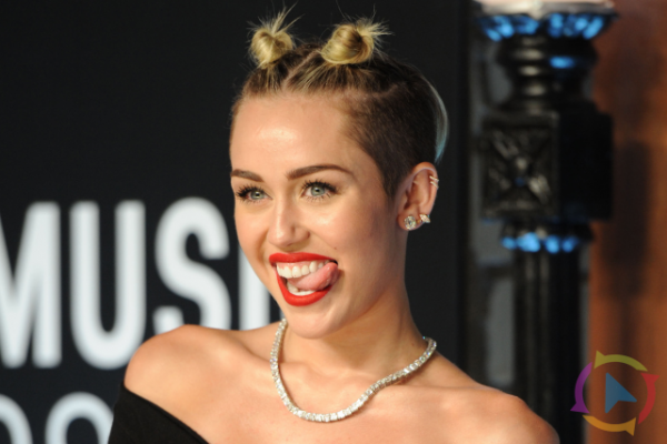 mileytongue