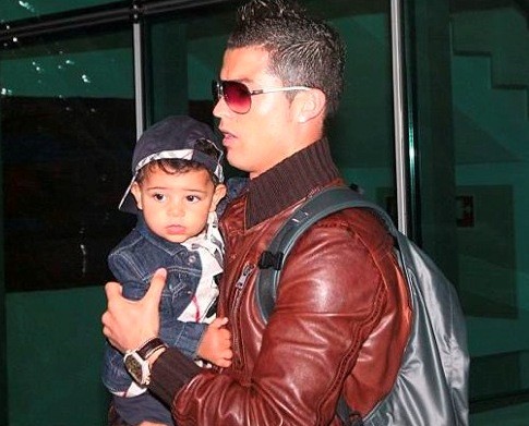 Cristiano-Ronaldo-with-son-Cristiano-Jr-Picture