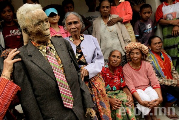 1439523844_the-funeral-rituals-of-toraja