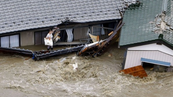 150910151439-06-japan-tokyo-flooding-0910-exlarge-169