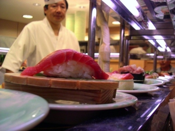 9d742b_standing_sushi_japan_x800