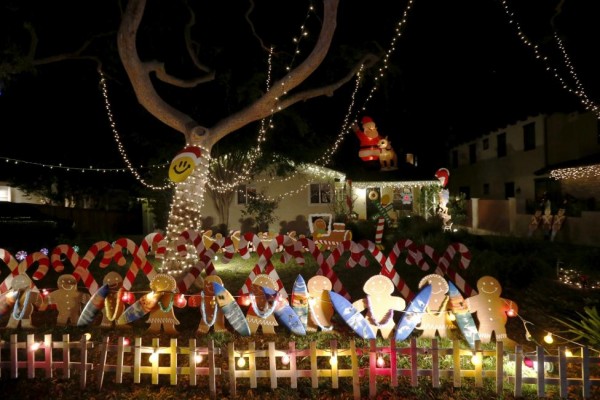 Christmas lights are seen on a home in the Sleepy Hollow area of Torrance, California, United States, December 15, 2015.  REUTERS/Lucy Nicholson