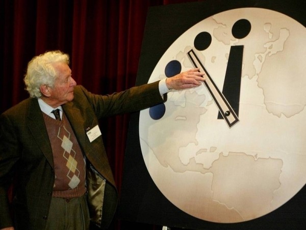 42fff4_doomsday_clock_x800