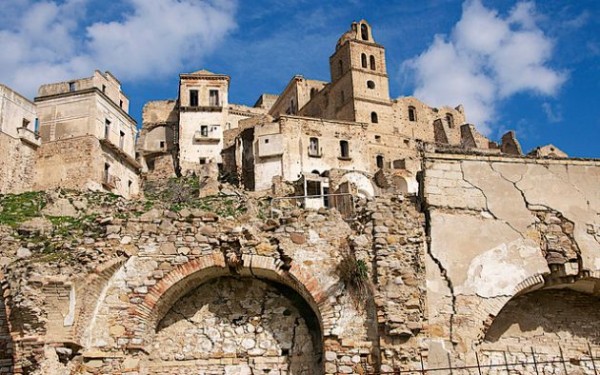 craco-italy-ghost-town-31