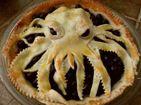 imposing-and-sinister-Cthulhu-pie