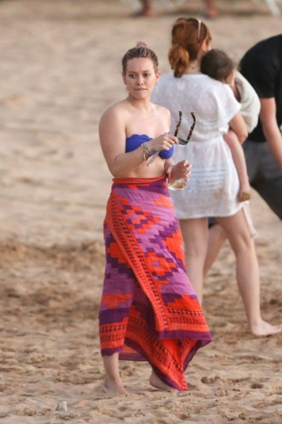 hilary-duff-mike-comrie-divorce-hawaii-vacation-flirting-04