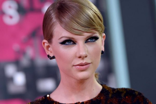 taylor-swift-splash-news-091015-1024x682