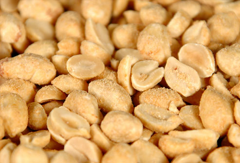 istock_photo_of_dried_salted_peanuts